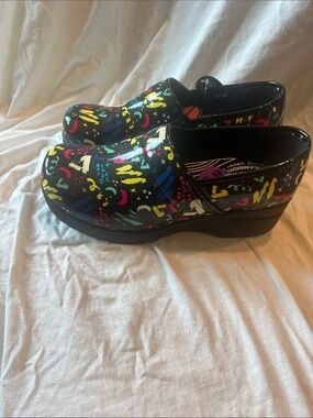 Women's Black Multi-Color Slip-On Clogs size 6.5 wide